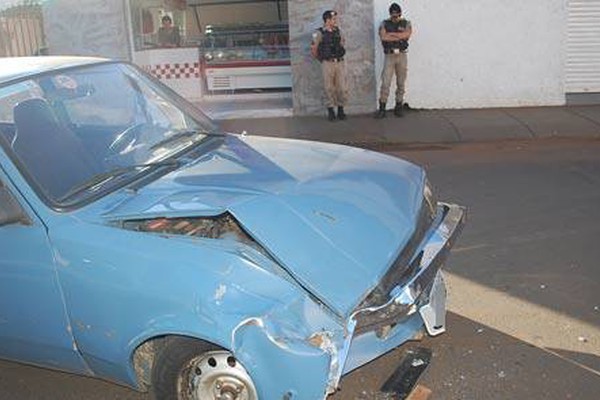 Motorista bate na contramão achando estar certo e é preso por embriaguez