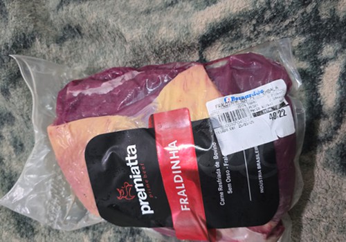 Jovem é preso por furto de peças de carne logo após consumir um dos produtos