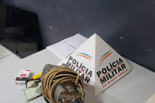 Polícia Militar encontra casa usada para esconder produtos de furto e prende dois receptadores