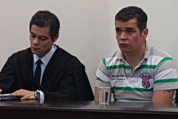 Homem que matou a namorada e deu gargalhadas em entrevista é condenado a 14 anos e 6 meses