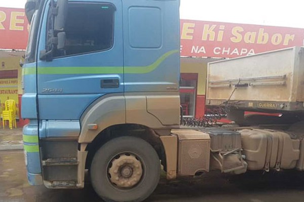 Idoso tenta atravessar pista, é atropelado por  carreta e morre em Patos de Minas