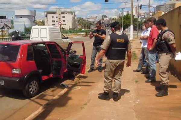 Assaltantes atiram e rendem casal na avenida Fátima Porto e assustam moradores