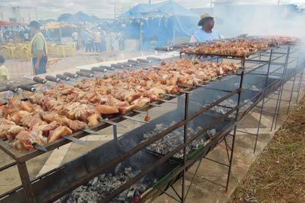 Festa em louvor a Nossa Senhora de Fátima distribuiu uma tonelada de churrasco