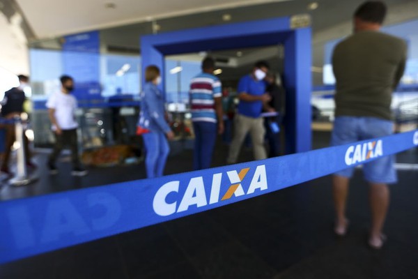 Caixa começa a pagar hoje abono salarial de 2021