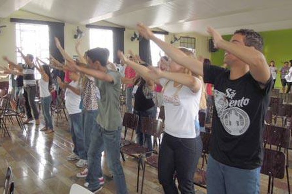 Jovens da Igreja Católica curtem um carnaval diferente e animado