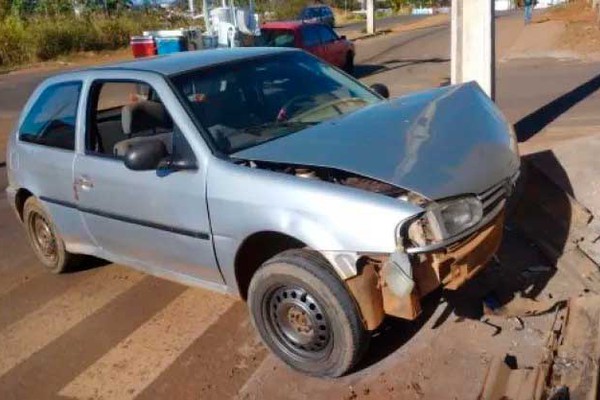 Paciente de clínica de reabilitação de PO é preso ao furtar carro e bater em muro