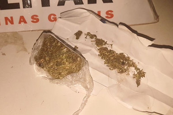 Jovem é flagrada com porção de maconha na Rodoviária quando embarcava para Patrocínio