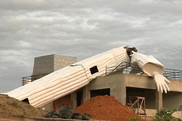 Estátua do Cristo de obra avaliada em mais de R$ 1 milhão cai em Paracatu