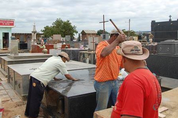 Cemitério de Santa Cruz é preparado para receber 25 mil visitantes no Finados