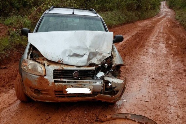 Motorista fica ferido após colisão frontal na LMG 747 em Coromandel; PMRV registrou a ocorrência