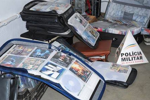 Polícia Militar encontra laboratório de falsificação de DVDs no bairro Brasília