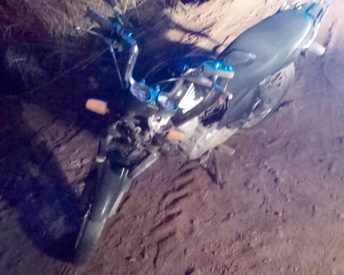 Mulher fica ferida e com confusão mental após cair de motocicleta na MGC354, em Patos de Minas