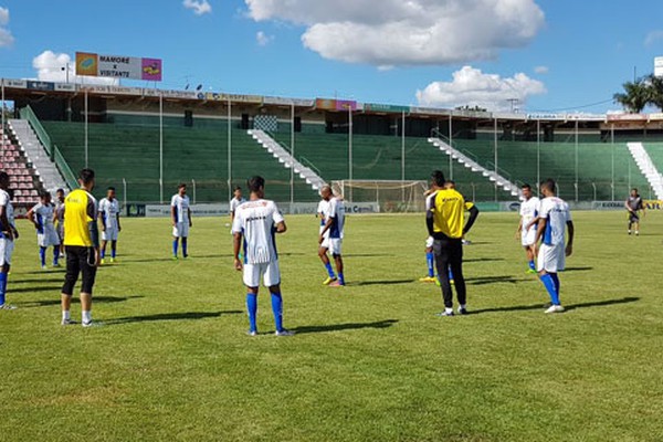 Luverdense treina no campo do Mamoré para enfrentar o também invicto URT nesta noite