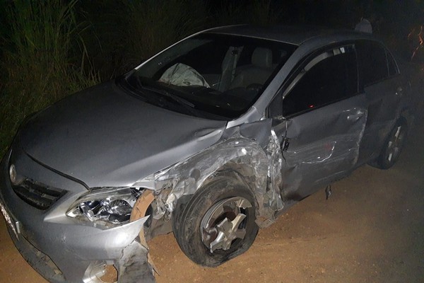 Motorista tenta ultrapassagem proibida, atinge outro veículo e deixa casal ferido na MGC 354