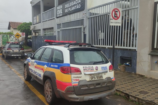 Criança entrega cartinha para professora relatando abusos do pai e ele acaba na delegacia