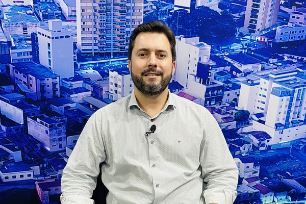 Prefeito Falcão responde perguntas da população em entrevista ao vivo no Contraponto; confira