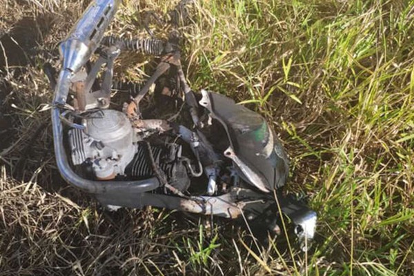 Moto furtada na semana passada é encontrada toda queimada em Patos de Minas 