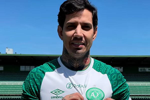 Zagueiro Victor Ramos comemora boa fase na Chapecoense com ‘grupo unido’ dentro e fora de campo