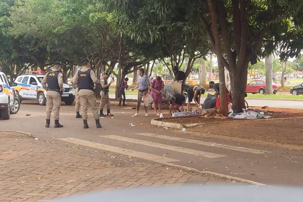 Imundície e perturbação do sossego; PM realiza abordagens a moradores de rua em Patos de Minas