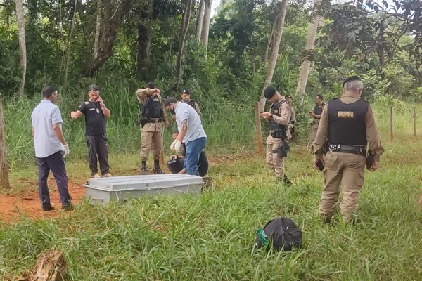 Corpo é encontrado com pés e mãos amarrados às margens de estrada em Patos de Minas