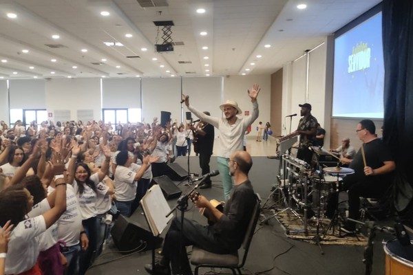 Prefeitura faz café da manhã com shows e brindes para comemorar Dia do Servidor