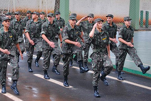 Jovens que completam 18 anos em 2018 têm só até o dia 30 para fazer o Alistamento Militar