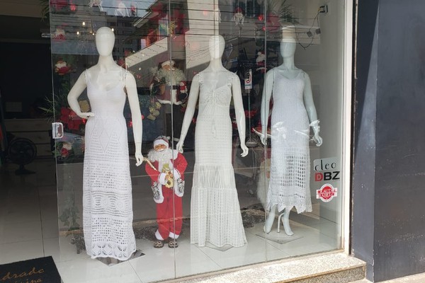 Patenses apostam em roupas claras para virada do ano; lojistas alertam para compras de última hora