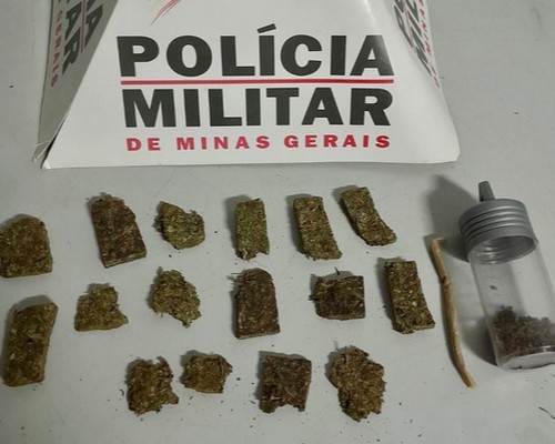 Após denúncia, jovem é preso com várias porções de maconha no Bairro Caiçaras