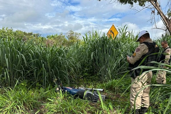 Polícia Militar Rodoviária encontra moto furtada em Lagamar jogada às margens da MGC 354