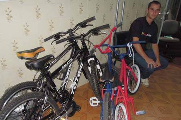 Polícia Civil prende jovem mostrado no Patos Hoje furtando bicicletas no centro