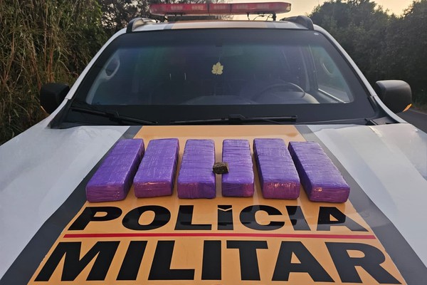Polícia Rodoviária prende jovem de 25 anos com tabletes de maconha, em Guarda Mor