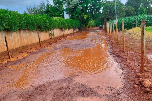 Trabalhadores pedem melhoria da via que liga o Campos Elísios ao Setor Industrial