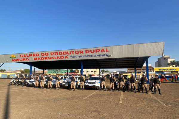 Polícia Militar prende uma pessoa por furto e apreende veículos em operação, no Galpão do Produtor