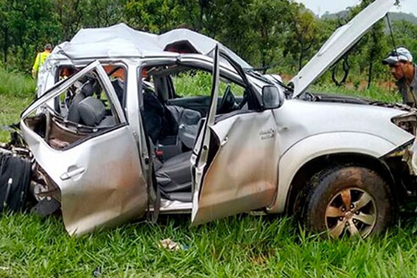 Grave acidente na BR-040 mata uma pessoa e fere outra em João Pinheiro