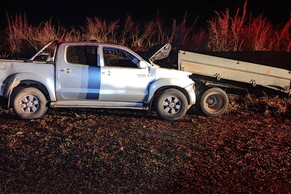 Caminhonete bate violentamente em carretinha puxada por trator na MG 188 e 4 ficam feridos