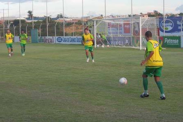 Mamoré enfrenta o Araxá em partida decisiva nesta noite no Bernardo Rubinger