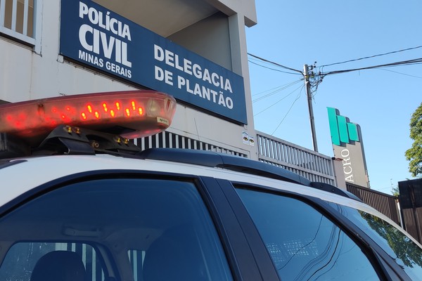 Casal é flagrado fazendo programa sexual em via pública em plena luz do dia em Patos de Minas