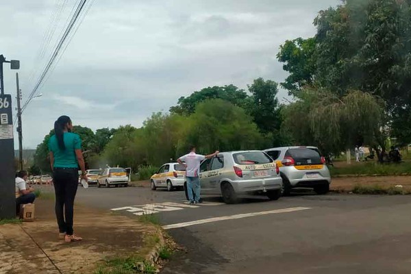 Moradores reclamam de transtornos causados por aulas práticas de autoescola em Patos de Minas