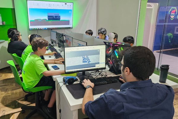 Escola Hero Geek faz sucesso em Patos de Minas ensinando programação e robótica para a criançada
