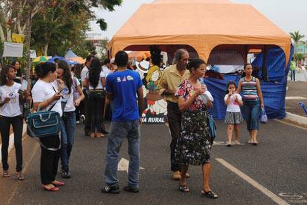 Alunos de Educação Física do Unipam realizam Caminhada do Dia da Responsabilidade Social