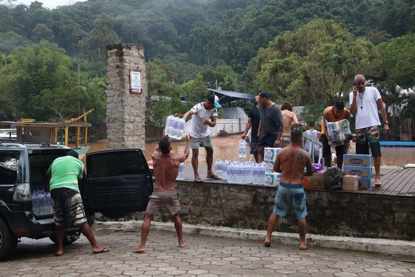 Abastecimento de água é parcialmente restabelecido em São Sebastião