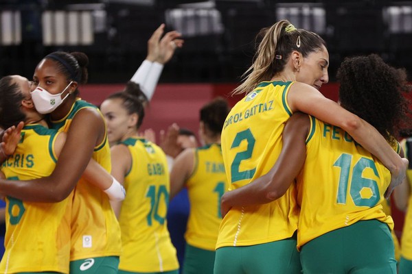 Vôlei: brasileiras têm vitória apertada contra dominicanas