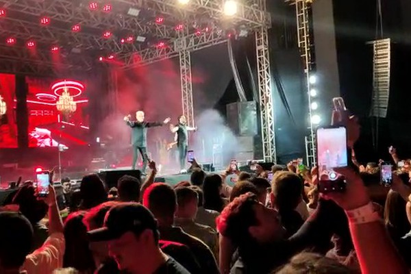 Multidão acompanha show de Mato Grosso e Mathias durante lançamento da Fenamilho 2023