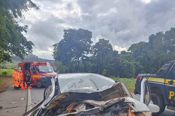 Motorista fica ferido após bater em  caminhão, em mais uma acidente na BR 365