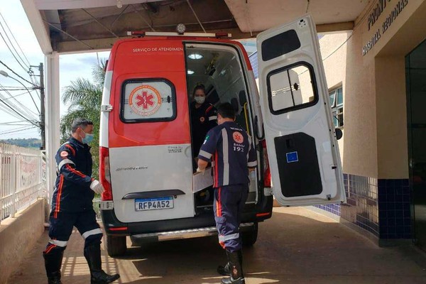 Homem acaba preso após dar tesouradas nas costas de parente em Patos de Minas