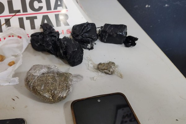 Adolescente é apreendido com drogas em residência utilizada como ponto de tráfico em Patos de Minas