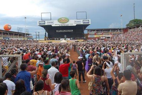 Caravanas de 30 cidades confirmam presença no show do Padre Reginaldo Manzotti