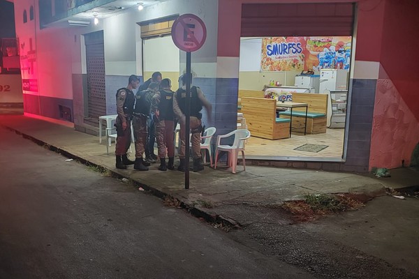 Cliente de bar é baleado na boca no bairro Abner Afonso; suspeito foi preso pela PM fugindo da cidade