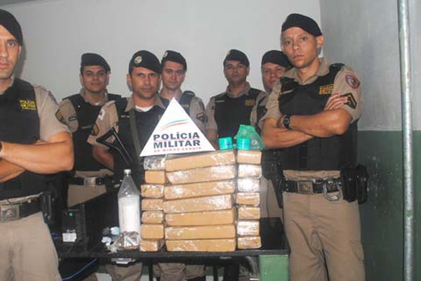 Após discussão com namorada, homem é preso pela PM com grande quantidade de maconha