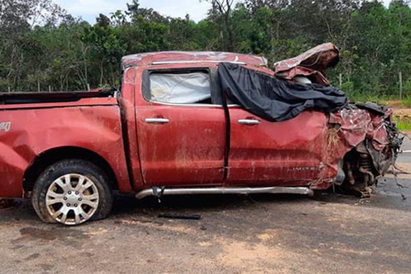 Caminhonete capota na BR-040 deixando um morto e três feridos em João Pinheiro